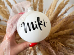 Bombka z wykaligrafowanym imieniem