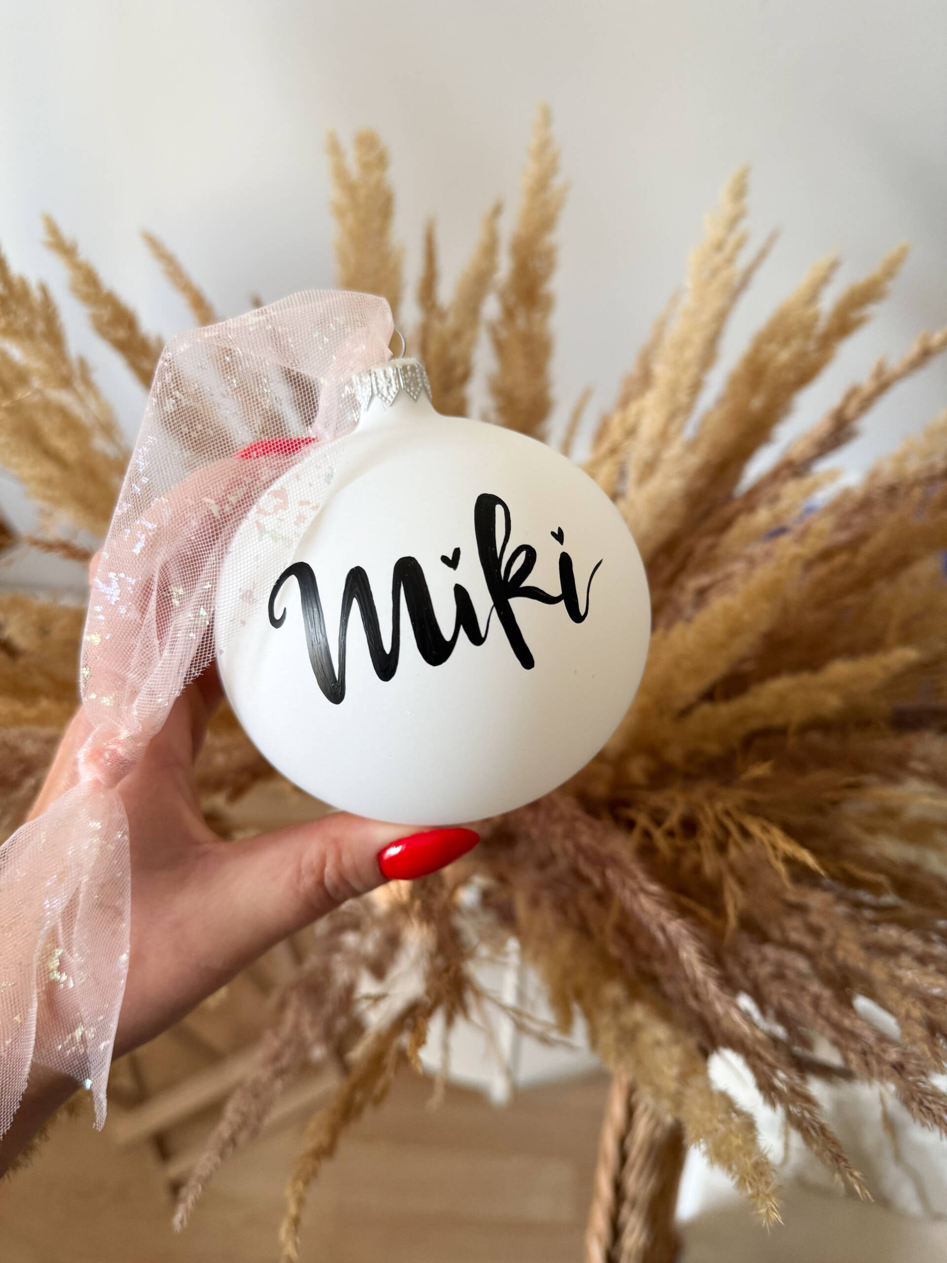 Bombka z wykaligrafowanym imieniem